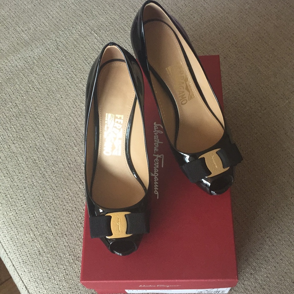 Authentic Salvatore Ferragamo Peep toe Pumps